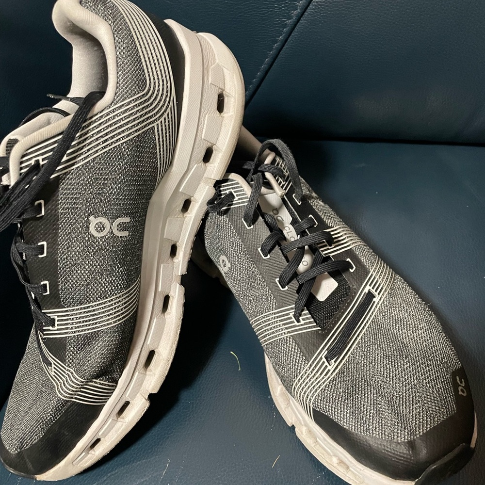 Oncloud men’s sneakers size 12